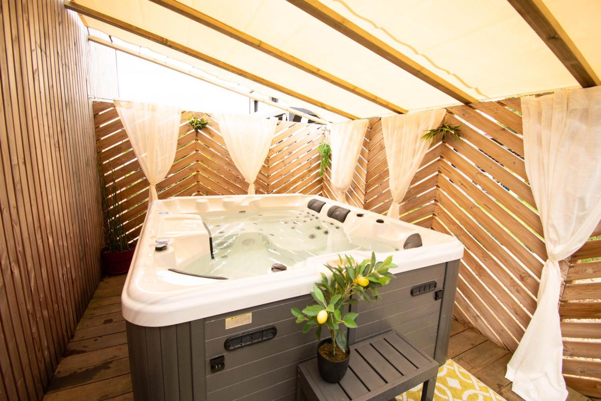 Studio Les 2 Fees - Jacuzzi - Deco Feerique Montfort-sur-Meu Exterior foto