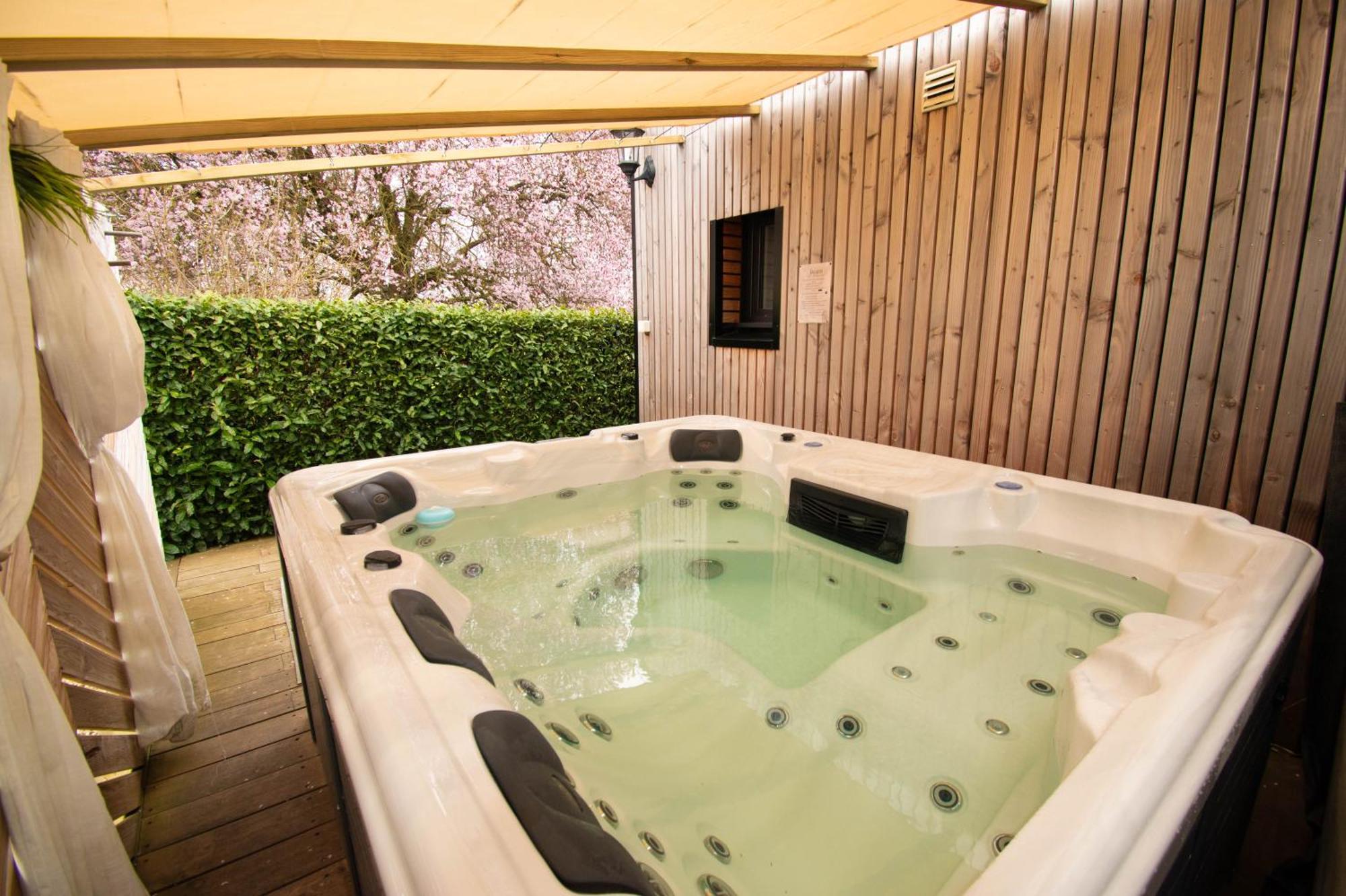 Studio Les 2 Fees - Jacuzzi - Deco Feerique Montfort-sur-Meu Exterior foto